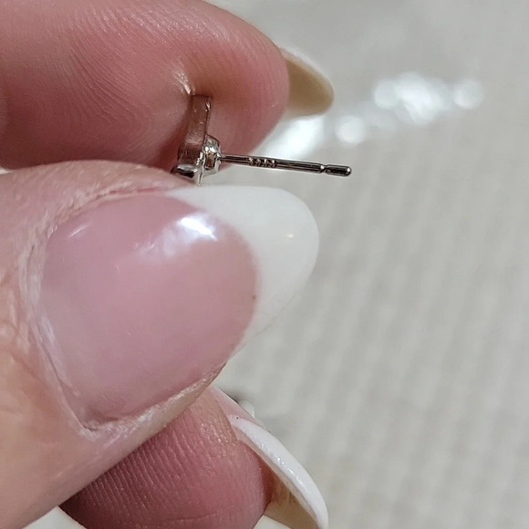 OIL DRIP SMALL CRAWLER STUD EARRINGS - Picture 6 of 8